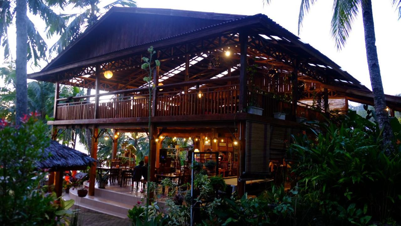Air Manis Hillside Villa Cafe & Resto パダン エクステリア 写真