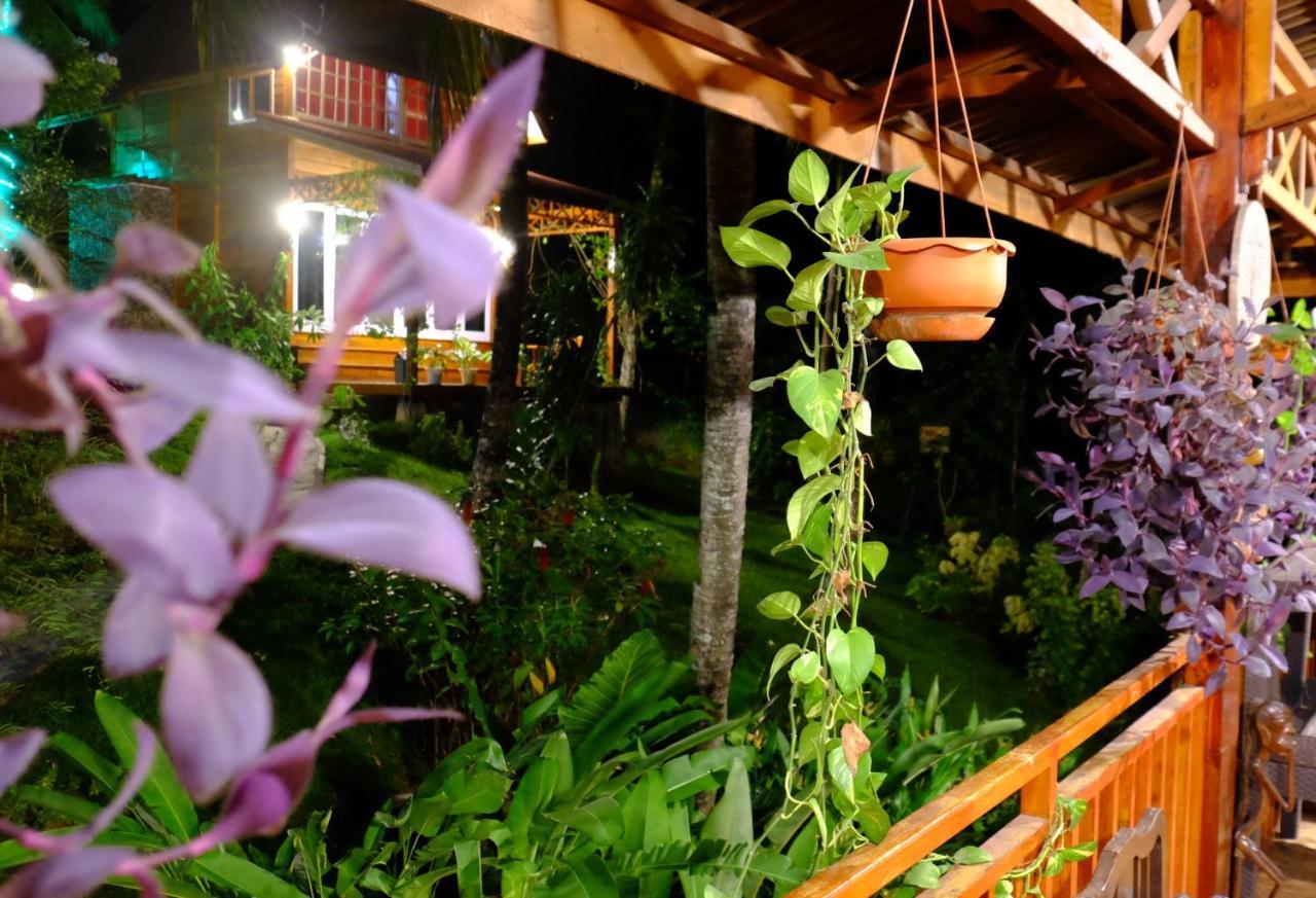 Air Manis Hillside Villa Cafe & Resto パダン エクステリア 写真