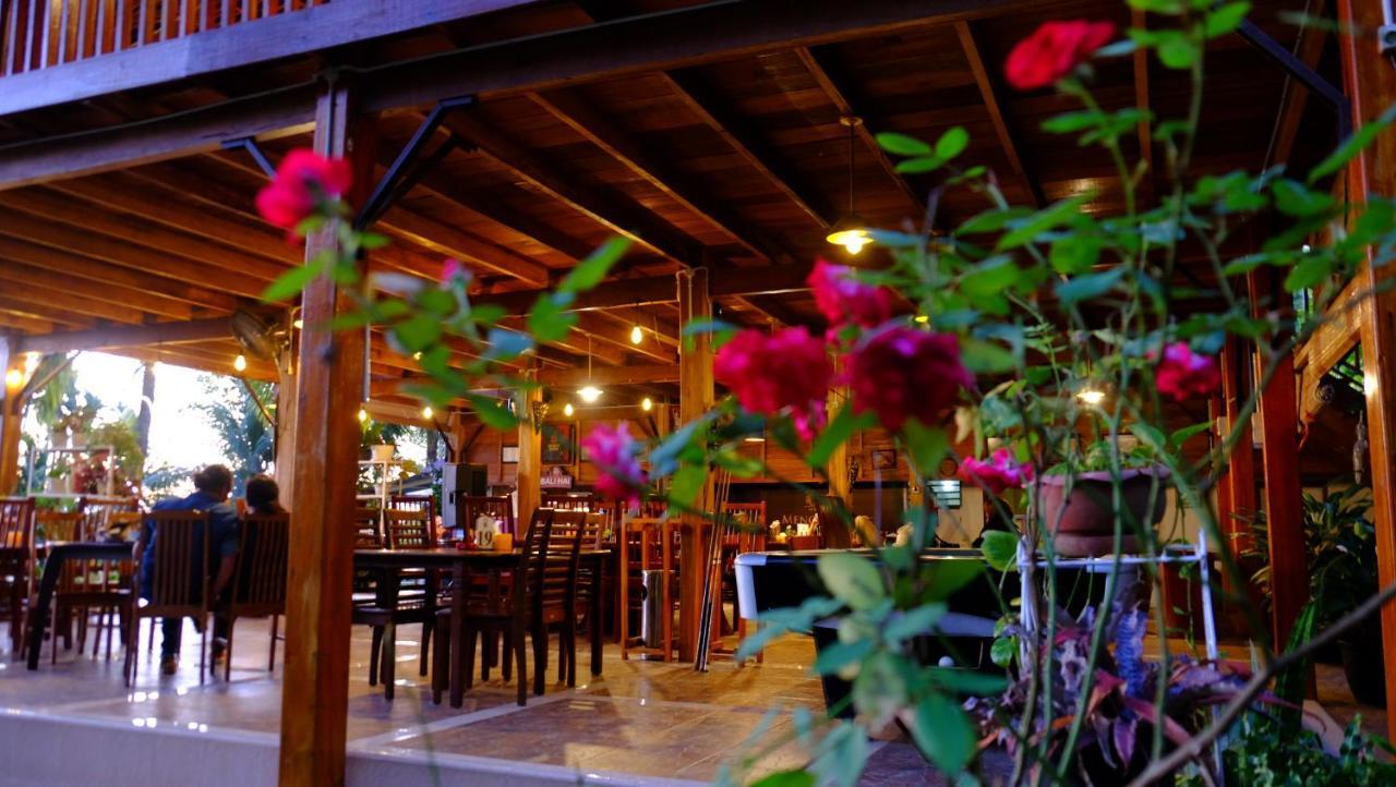 Air Manis Hillside Villa Cafe & Resto パダン エクステリア 写真