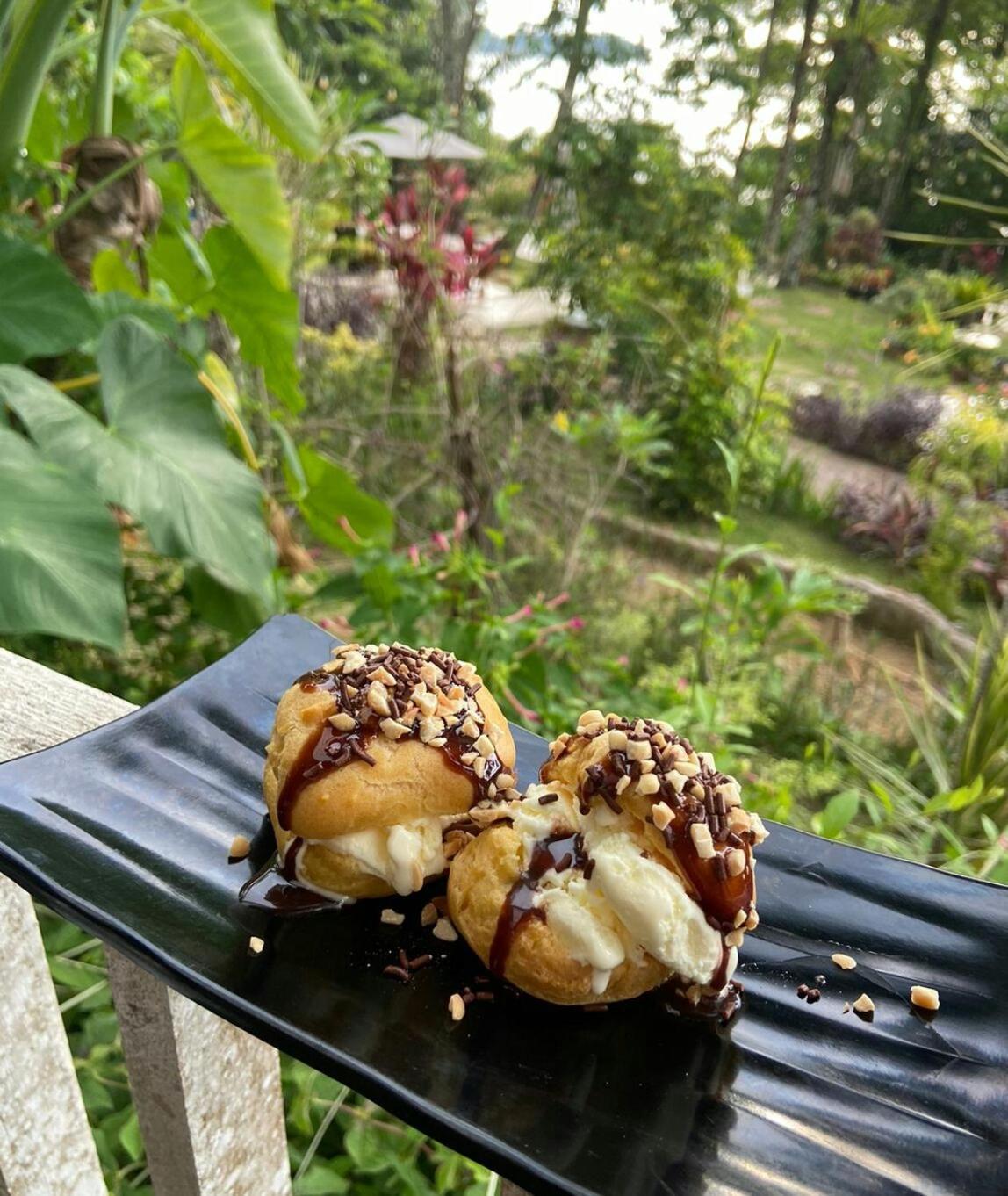 Air Manis Hillside Villa Cafe & Resto パダン エクステリア 写真