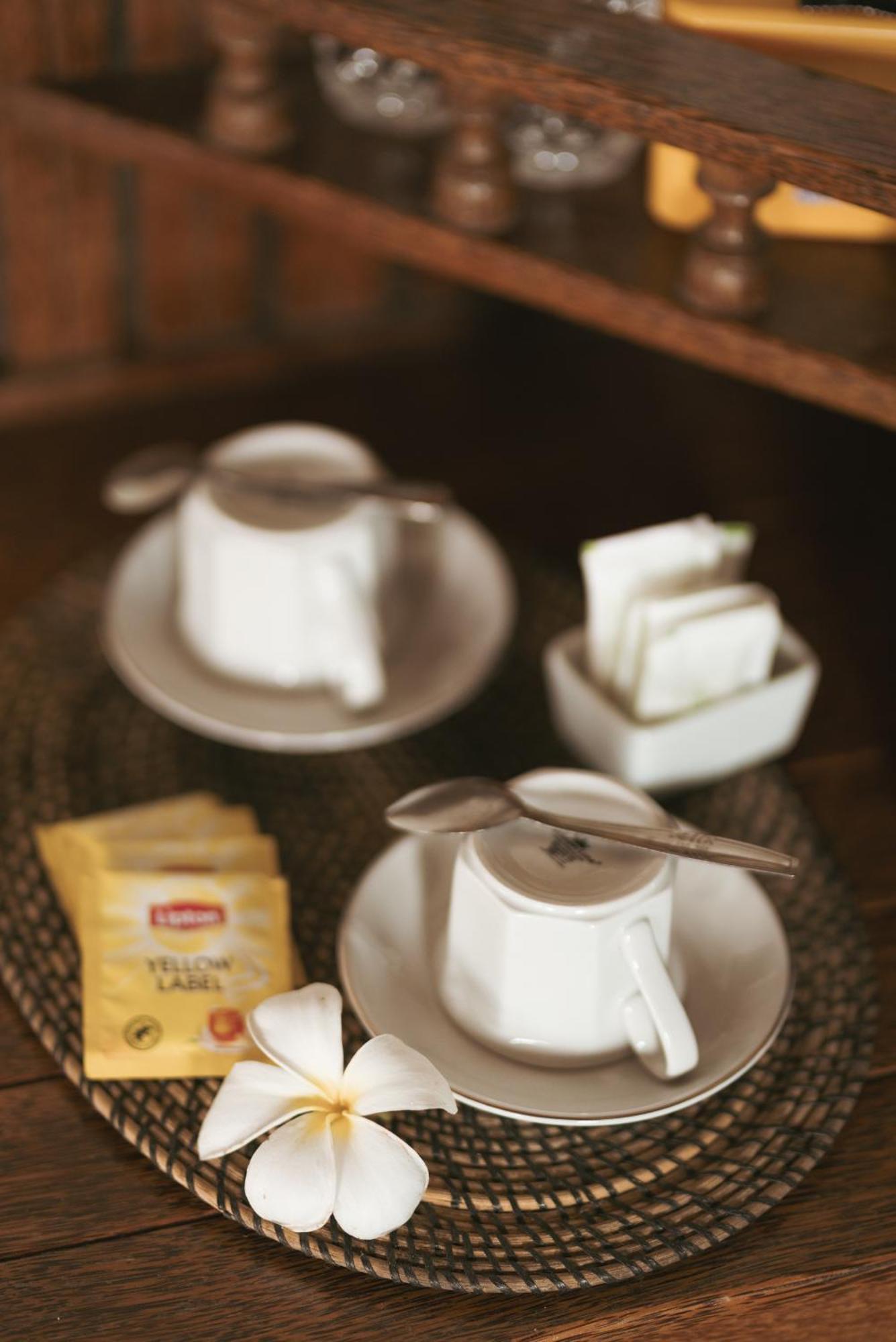 Air Manis Hillside Villa Cafe & Resto パダン エクステリア 写真